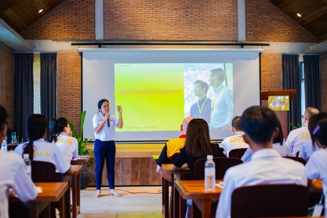 dhl-cambodia-staff